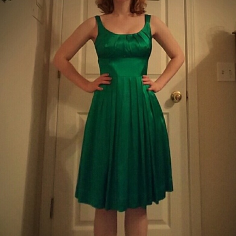 100% Silk Dress in Emerald Green for St. Patrick's Day!- Size 6